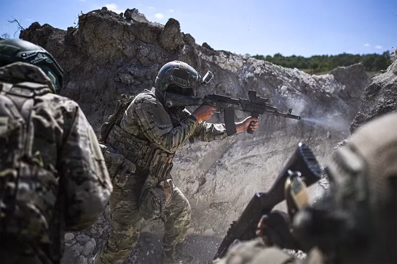 Từ sơ đồ bố trí phòng thủ do quân đội Ukraine công khai, có thể thấy rõ rằng Constantinople là khu vực được quân đội Ukraine bảo vệ nghiêm ngặt, với nhiều lữ đoàn tác chiến như Lữ đoàn 33, 37, 71, 76 và 46, cùng với Tiểu đoàn đột kích 214, các tiểu đoàn UAV 421 và 413, cũng như Tiểu đoàn Da Vinci tinh nhuệ. Ảnh: TASS