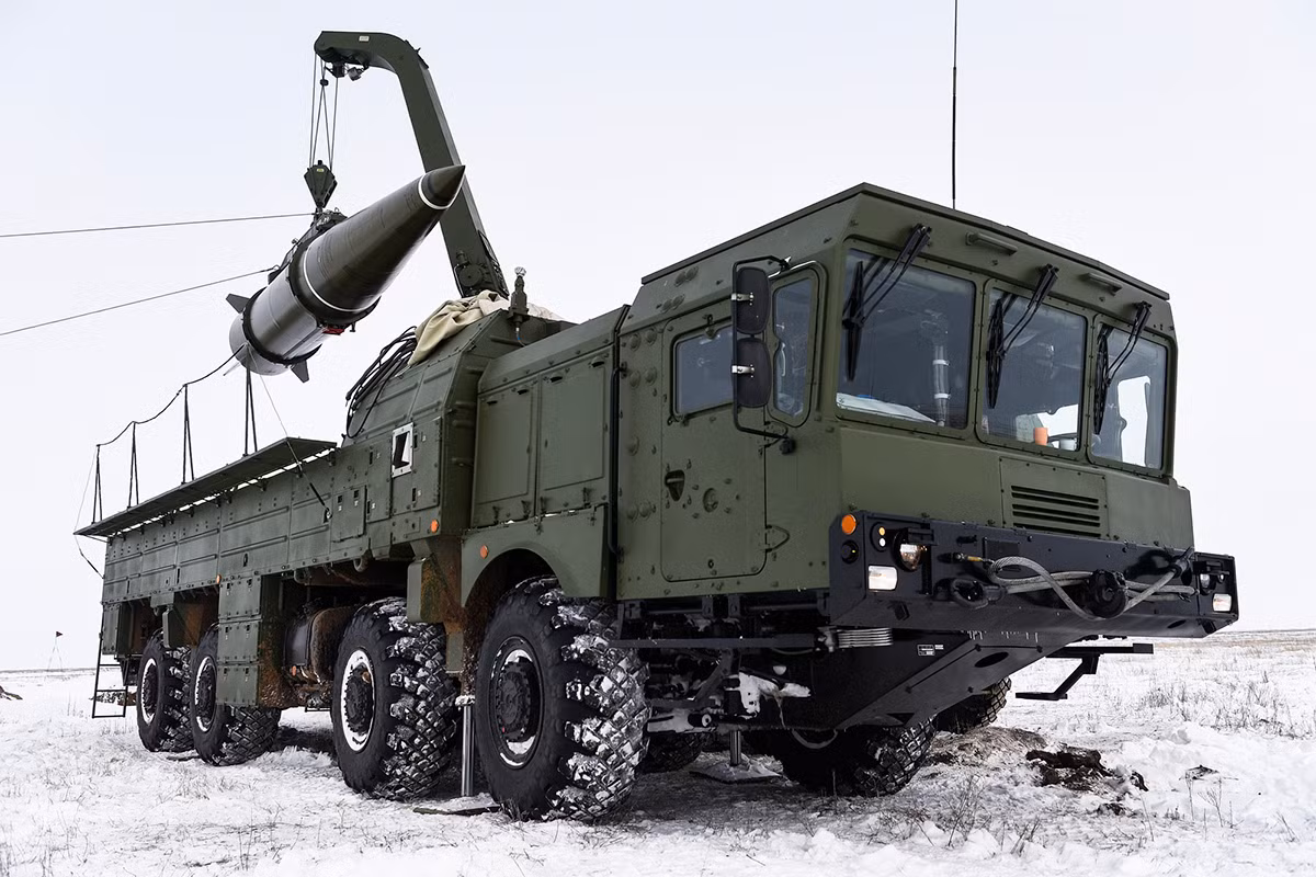 Mặc dù Ukraine và phương Tây phủ nhận sự tồn tại của Iskander-1000, nhưng các bằng chứng cho thấy Nga đã sẵn sàng đưa loại tên lửa này vào biên chế. Điều này có thể làm thay đổi đáng kể cục diện chiến trường Ukraine cũng như ảnh hưởng đến chiến lược phòng thủ của NATO.