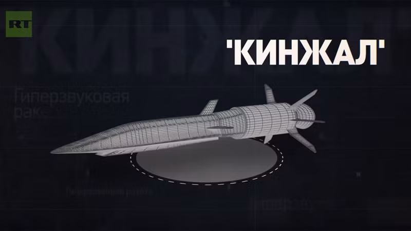 Trọng lượng của tên lửa ước tính khoảng 5000 kg, với đầu đạn chiếm một phần đáng kể trong tổng khối lượng. Tên lửa được cung cấp năng lượng bởi động cơ tên lửa nhiên liệu rắn, cho phép nó đạt tốc độ cực cao, lên tới Mach 10, khiến nó trở thành một trong những tên lửa nhanh nhất thế giới. Ảnh: RT