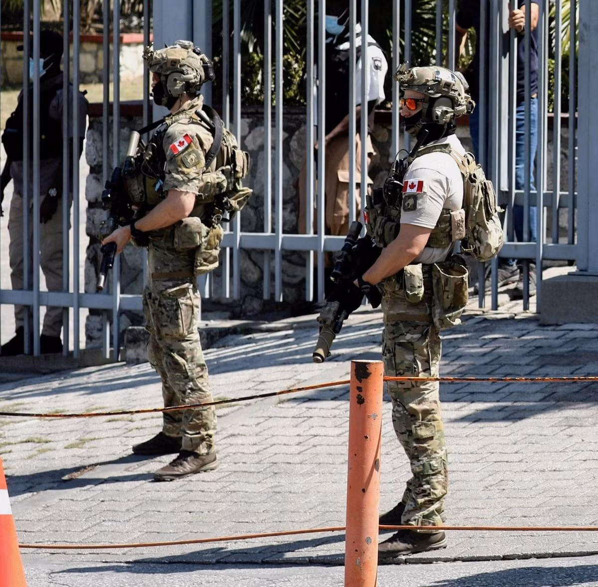 JTF2 còn được triển khai để bảo vệ Đại sứ quán Canada và hỗ trợ ổn định tình hình trong bối cảnh bất ổn chính trị tại Haiti.