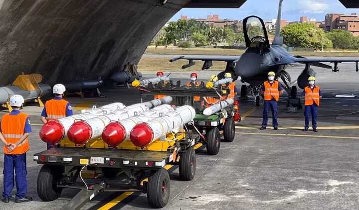 Nhật Bản “chốt” tên lửa AIM-120 AMRAAM: Đắt có xắt ra miếng? - Hình 10 Nhat Ban “chot” ten lua AIM-120 AMRAAM: Dat co xat ra mieng?-Hinh-10