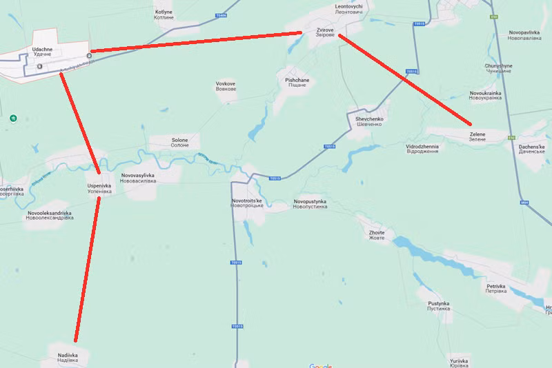 Khi Velika Novoselka bị bỏ rơi, quân đội Ukraine lại điều một lượng lớn viện binh tới thành phố Pokrovsk và phát động phản công ở nhiều khu vực. Theo Viện Nghiên cứu Chiến tranh Hoa Kỳ, trong 48 giờ qua, quân đội Ukraine đã tiến hành phản công trên một mặt trận rộng lớn từ Zelene qua Zvirove, Udachne, Uspenivka, và đến Nadiivka. Ảnh: Google Maps