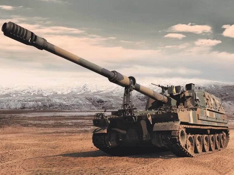 K9 Thunder là pháo tự hành cỡ nòng 155mm/52 do Hanwha Techwin, trước đây gọi là Samsung Techwin, phát triển cho Lực lượng vũ trang Hàn Quốc. Được chế tạo trên nền tảng cơ động cao, K9 có tốc độ bắn cao và tấm bắn xa, hoạt động tốt trên mọi loại chiến trường. Ảnh Korea.net
