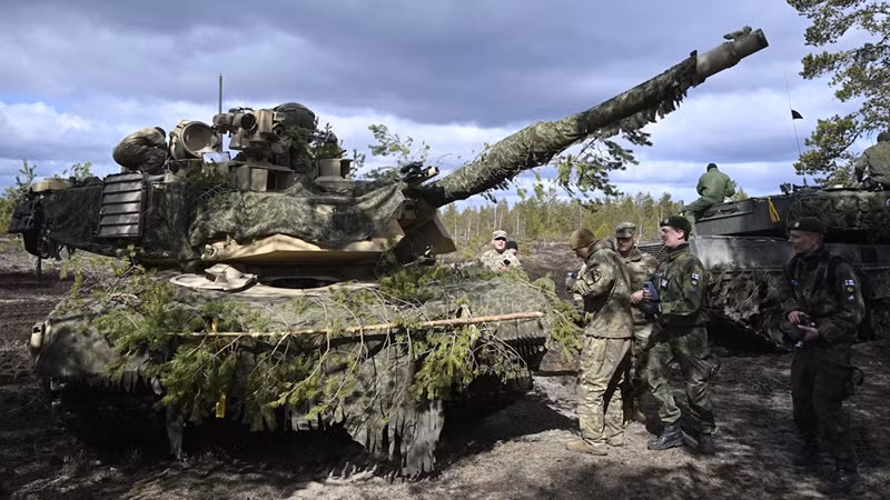 Tính đến tháng 12/2024, ước tính có tới 20 trong số 31 chiếc Abrams do Mỹ viện trợ đã bị vô hiệu hóa dưới nhiều hình thức khác nhau. Điều gì đã xảy ra? Vì sao Abrams, một trong những xe tăng mạnh nhất của phương Tây, lại rơi vào tình cảnh này? Ảnh: Getty Images