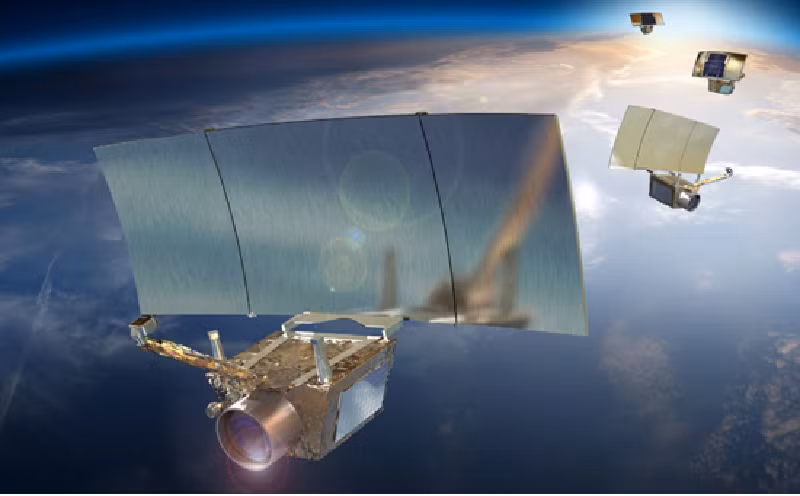 Trong khi đó, OPTSAR lại sử dụng công nghệ Radar khẩu độ tổng hợp (Synthetic Aperture Radar - SAR), giúp thu thập dữ liệu ngay cả trong điều kiện thời tiết khắc nghiệt hoặc vào ban đêm.