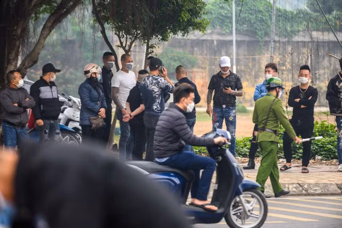 Nu cuoi bi an cua vo Duong “Nhue” khi bi dan giai den toa-Hinh-9