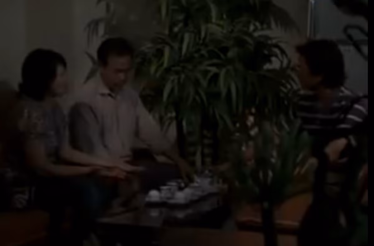 Trước khi bố mất, anh Nhường đã thảo sẵn bản di chúc phân chia tài sản, gây mâu thuẫn với mẹ kế là Nguyễn Thị Chinh.
