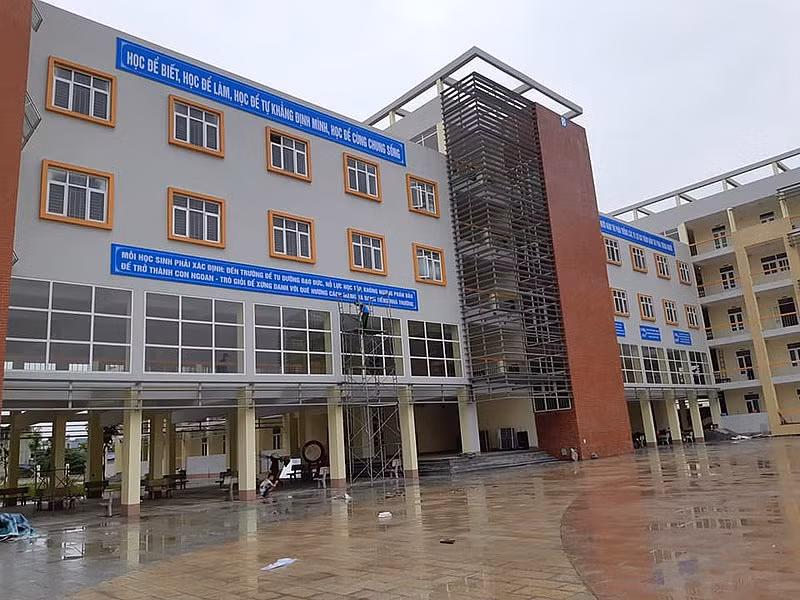  Thái Nguyên: Trước tình hình dịch COVD-19 diễn biến phức tạp, UBND thành phố Thái Nguyên yêu cầu từ ngày 25/11, các trường mầm non, tiểu học, THCS, THPT trên địa bàn dừng tổ chức dạy học trực tiếp và chuyển sang học trực tuyến.