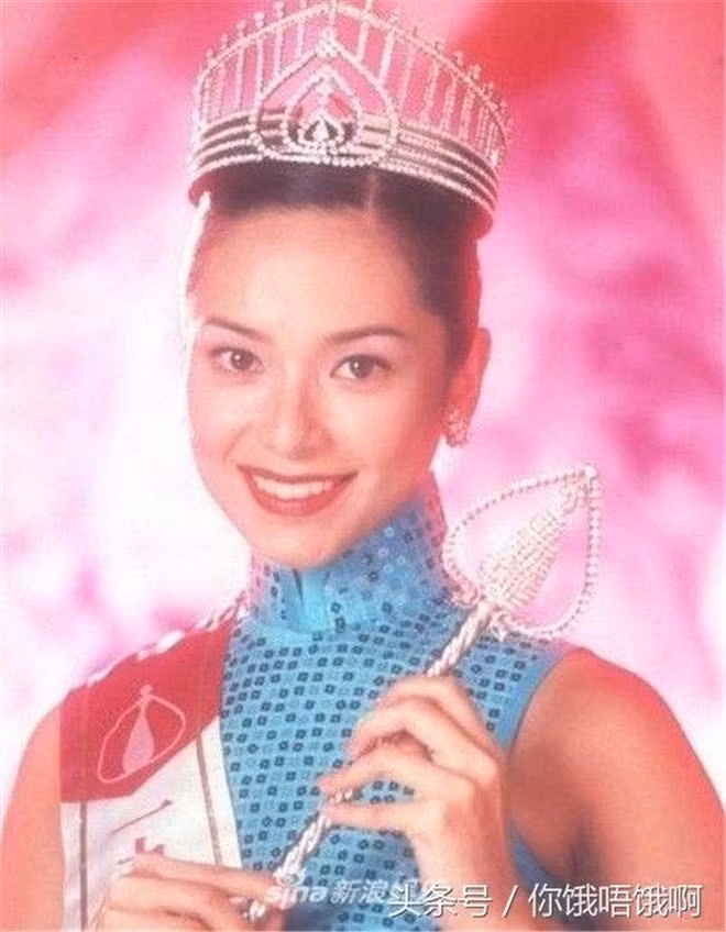 Chuyen tinh 10 nam hanh phuc cua nang hoa hau lay chong kem tuoi