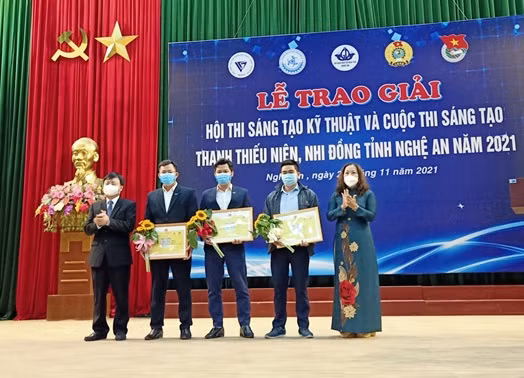 Nghe An: Trao giai Hoi thi Sang tao Ky thuat nam 2021-Hinh-2