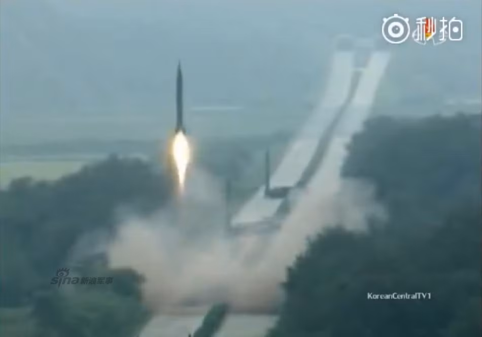 Tên lửa Rodong mà Triều Tiên thực hiện cuộc bắn thử là loại tên lửa đạn đạo tầm trung dùng động cơ nhiên liệu lỏng, kết cấu 1 tầng động cơ đầy được phát triển trên cơ sở loại tên lửa Scud huyền thoại.