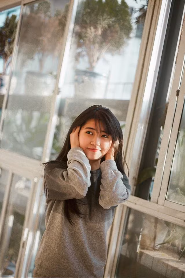 “Đừng thấy người ta đi mà con đi. Đừng thấy người ta dừng mà con dừng. Quan trọng là con muốn đi trên con đường nào và nơi nào là nơi con muốn dừng lại, một chút hoặc mãi mãi”, đây là câu nói của mẹ Thu Uyên và cũng là câu châm ngôn sống của cô. Ảnh trong bài: Facebook nhân vật.