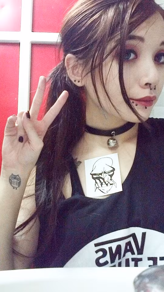 Cô bạn cũng cho hay, mình đam mê đối với ngành thiết kế thời trang từ bé, nhưng cha mẹ đã định hướng cho cô theo một con đường khác. Bất chấp sự can ngăn của gia đình, Đoàn Trang vẫn lựa chọn ước mơ mà mình theo đuổi bấy lâu.