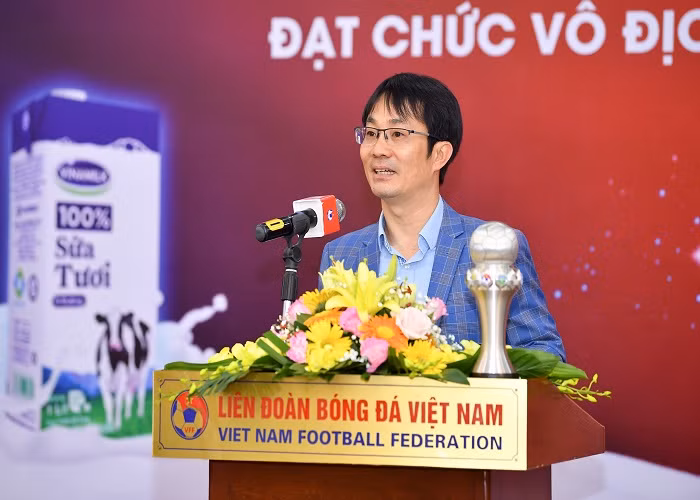 Vinamilk chuc mung DT bong da nu quoc gia vo dich Dong Nam A-Hinh-4