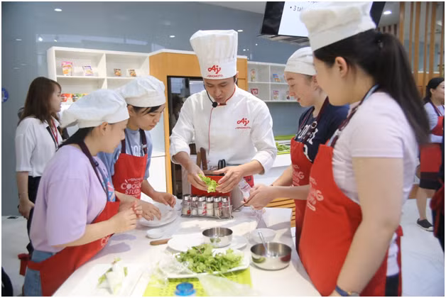 115 nhà lãnh đạo trẻ châu Á trải nghiệm ẩm thực Việt tại Ajinomoto Cooking Studio 115 nha lanh dao tre chau A trai nghiem am thuc Viet tai Ajinomoto Cooking Studio