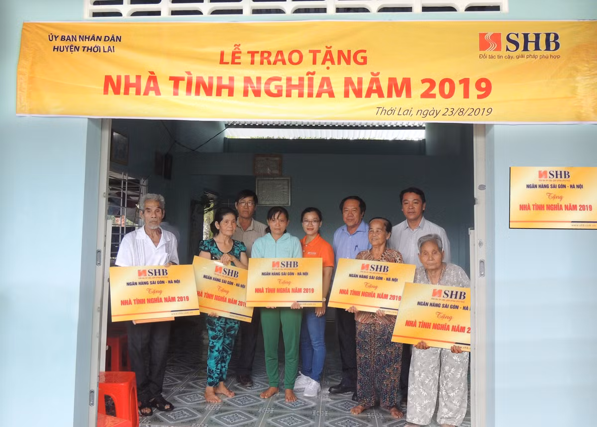 SHB danh 20 ty dong tri an gia dinh co cong voi cach mang