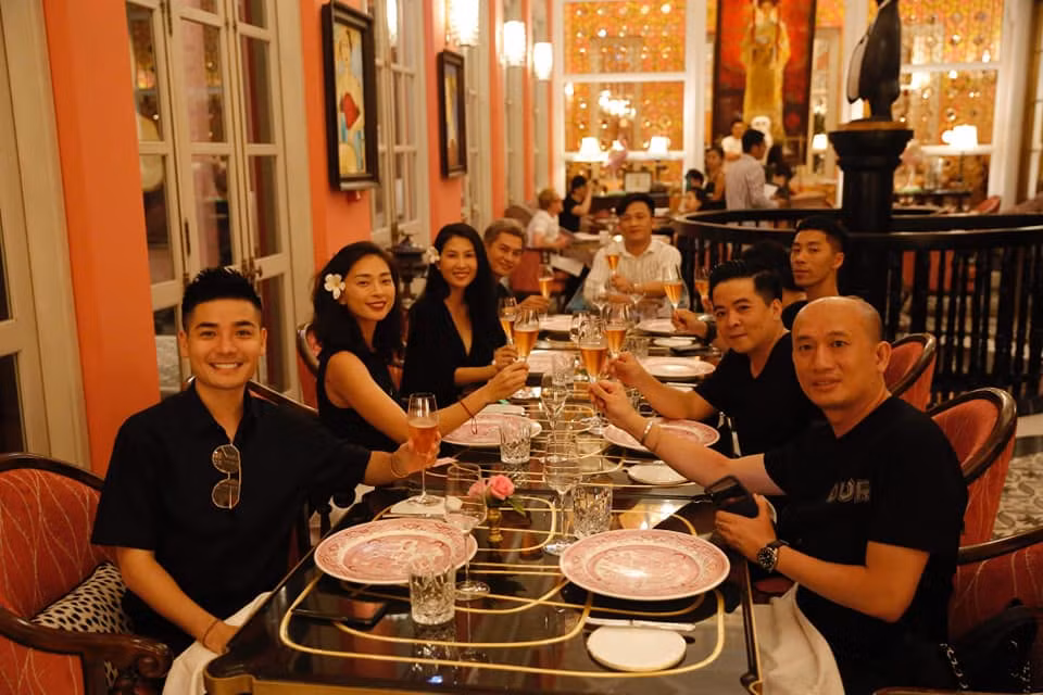 Sao Viet hoi tu tai JW Marriott Phu Quoc Emerald Bay trong tuan le am thuc