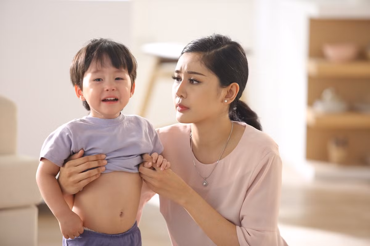 Giải pháp cho trẻ bị táo bón mẹ cần biết Giai phap cho tre bi tao bon me can biet