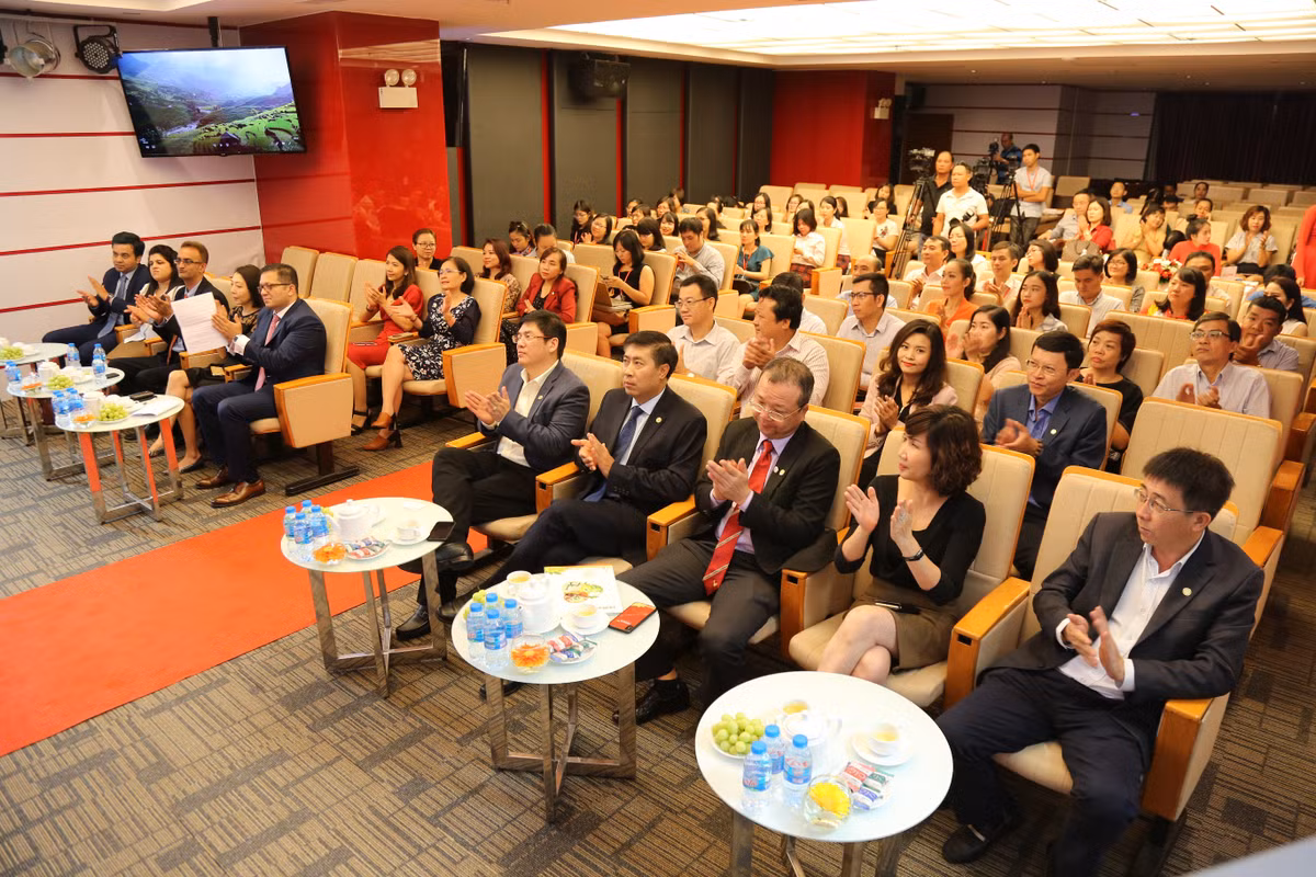 HDBank va MoneyGram ky ket hop tac chi tra kieu hoi tai nha-Hinh-2