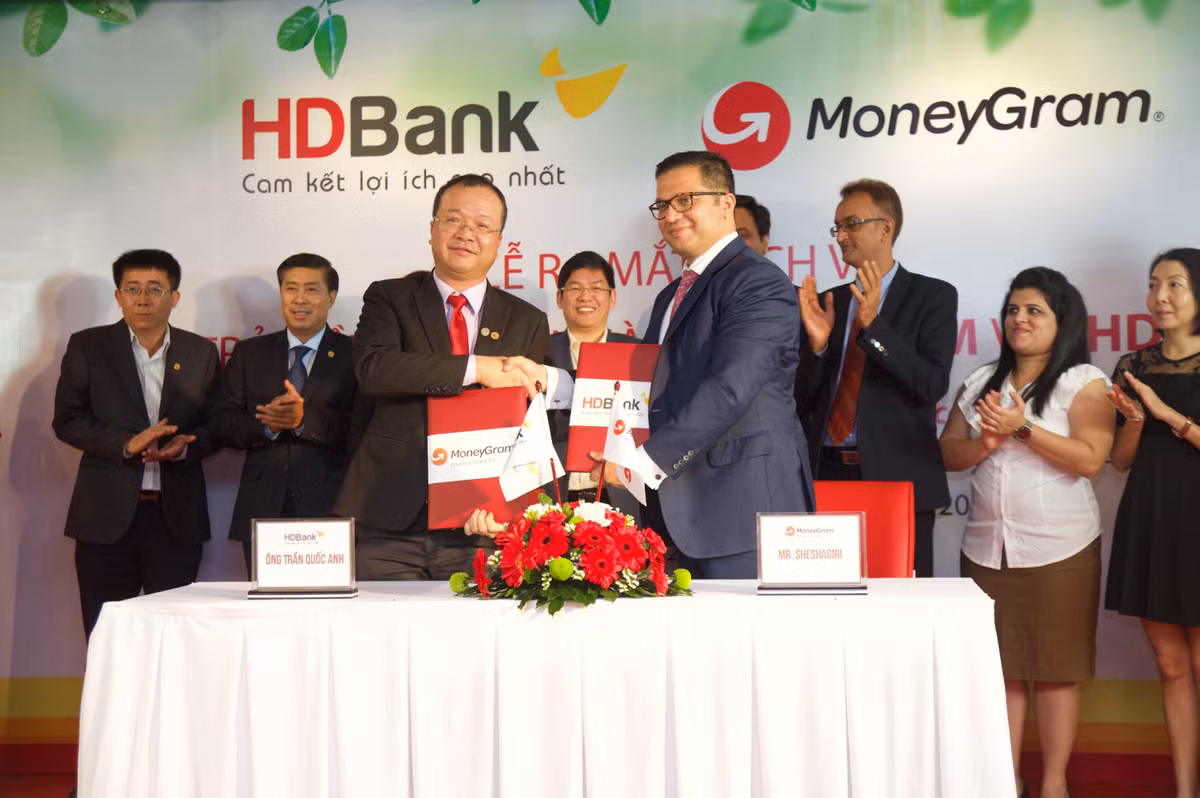 HDBank va MoneyGram ky ket hop tac chi tra kieu hoi tai nha