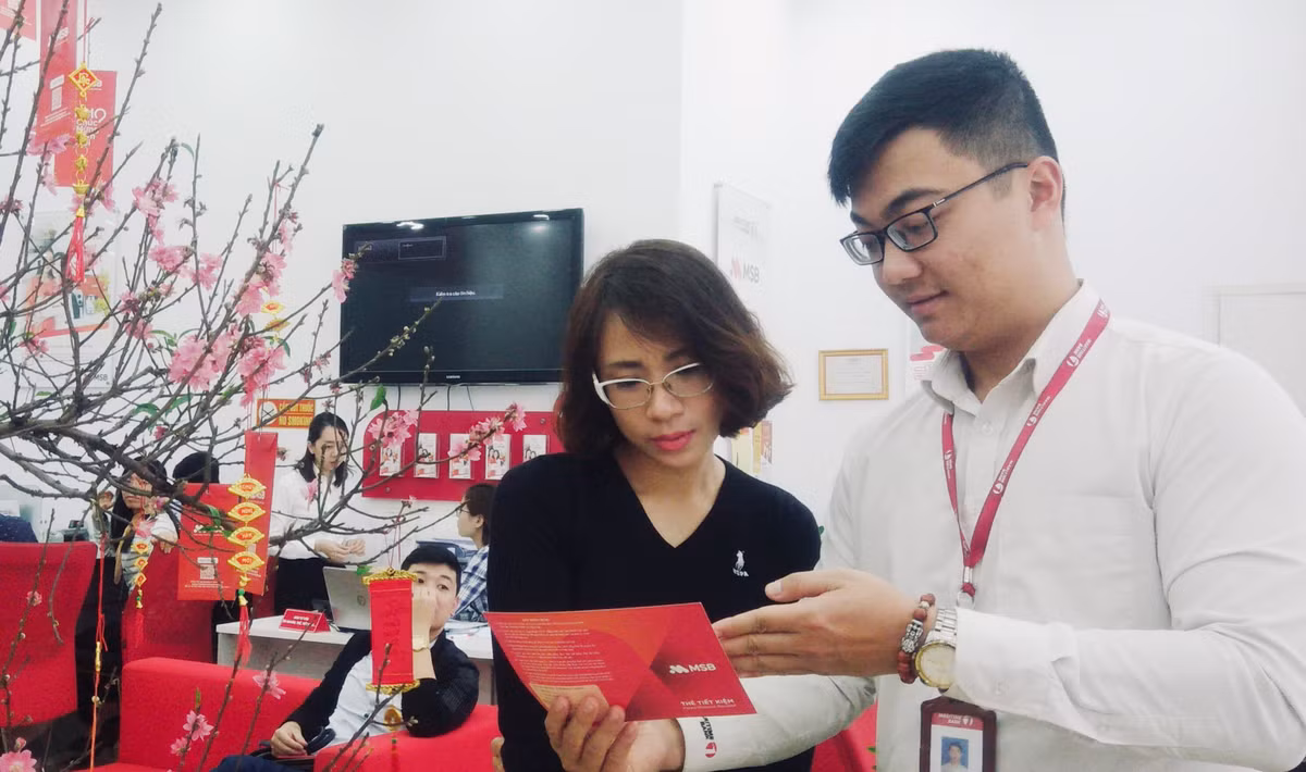 Khach hang gui tiet kiem lien tiep nhan loc Xuan tu chuong trinh uu dai Tet MSB-Hinh-3