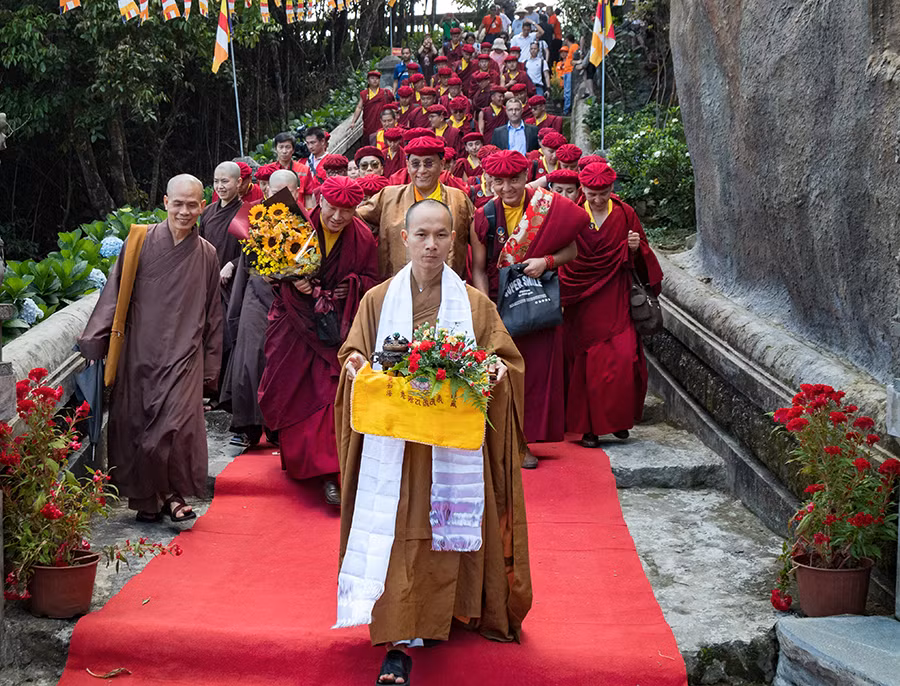 Duc Phap Vuong Gyalwang Drukpa tham quan Ba Na Hills