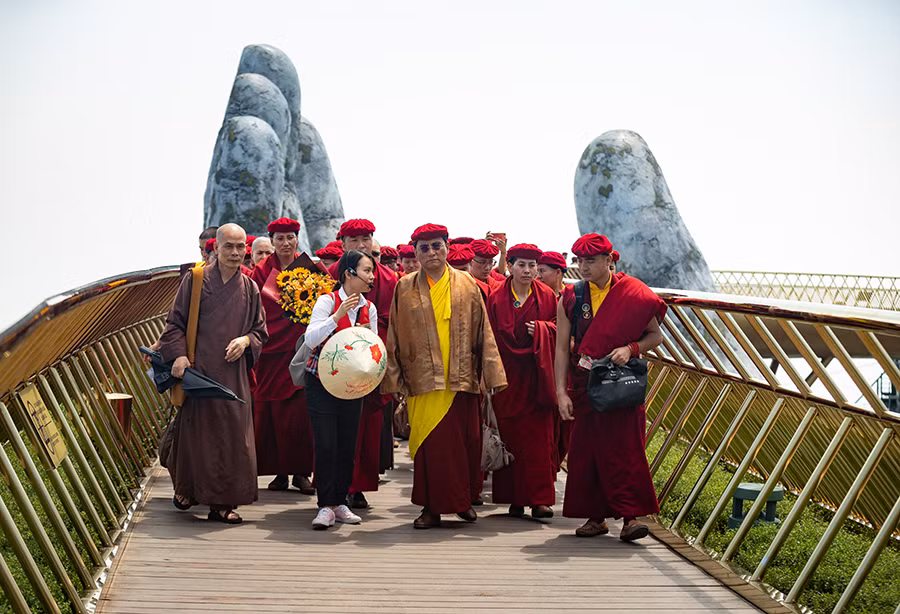 Duc Phap Vuong Gyalwang Drukpa tham quan Ba Na Hills-Hinh-3