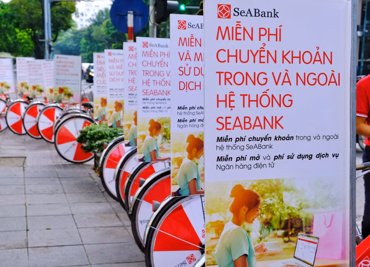 Ngan hang roadshow huong ung khong dung tien mat va mien phi chuyen tien