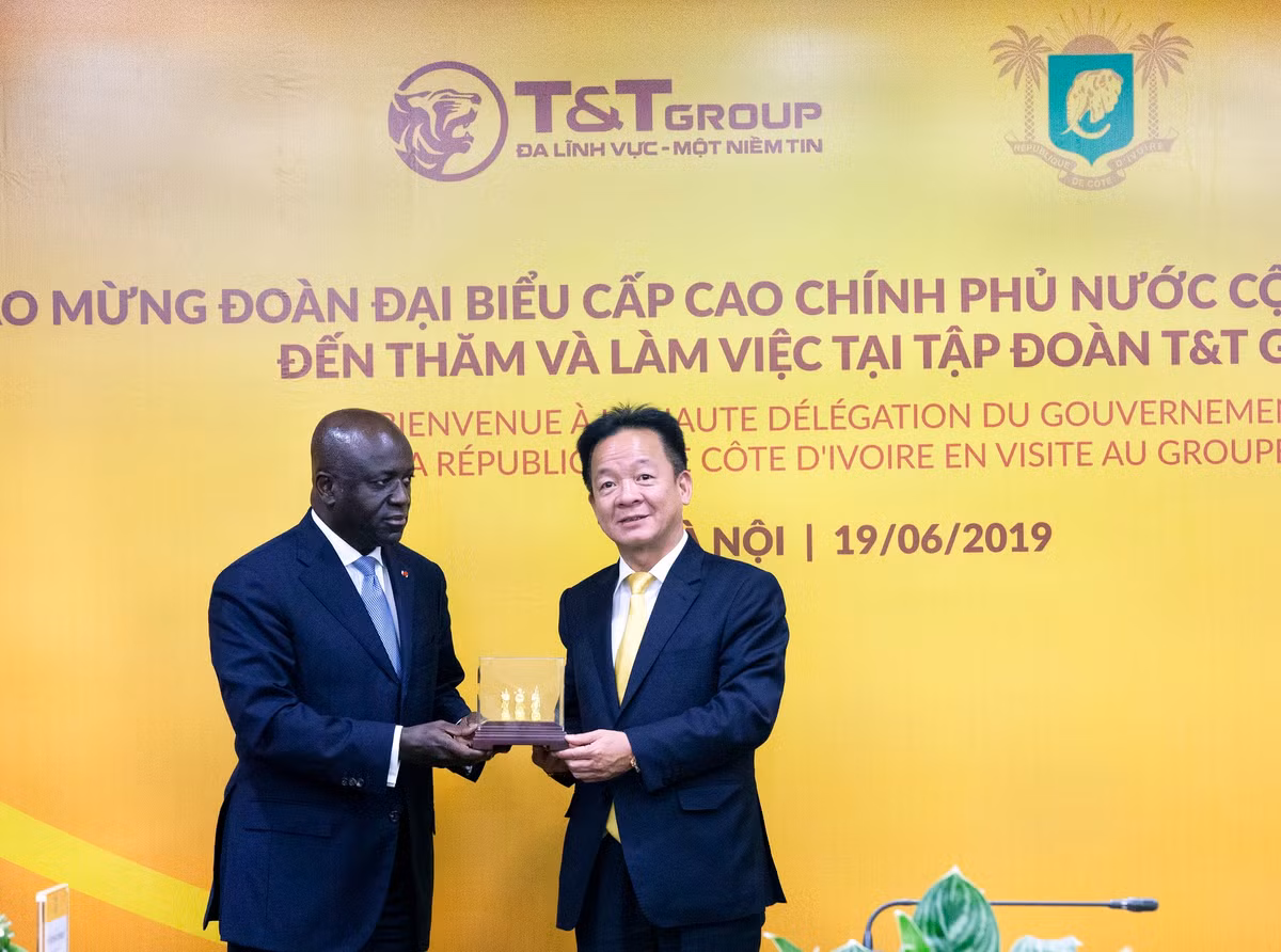 Bo truong Ngoai giao Bo Bien Nga den tham va lam viec tai TT Group-Hinh-3