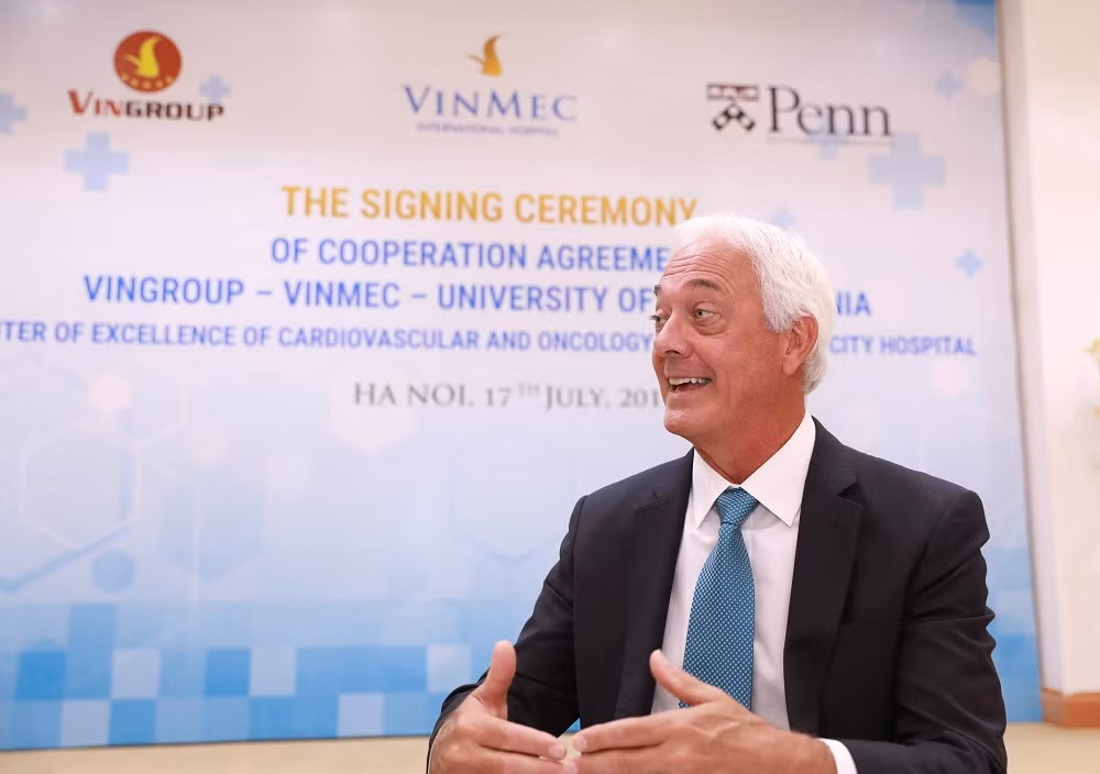 Giáo sư Mỹ lý giải vì sao bác sĩ Việt không cần học “từ thấp lên cao“ Giao su My ly giai vi sao bac si Viet khong can hoc “tu thap len cao“