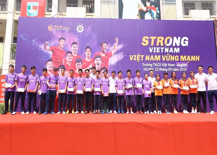 Quang Hai, Bui Tien Dung deo mat na trung thu truyen cam hung tai Strong Vietnam-Hinh-7