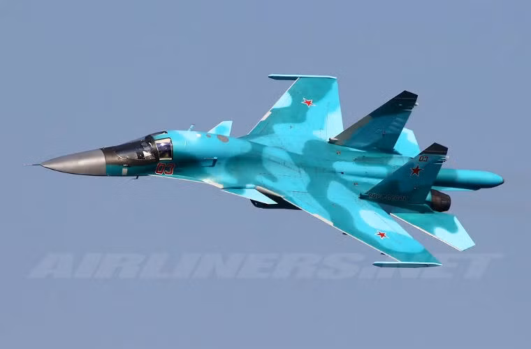 Su-34 là máy bay ném bom chiến thuật được phát triển trên cơ sở mẫu tiêm kích đa năng huyền thoại Su-27. Nó được dự định là sẽ dùng để thay thế dần các máy bay Su-24 đang có mặt trong Không quân Nga.