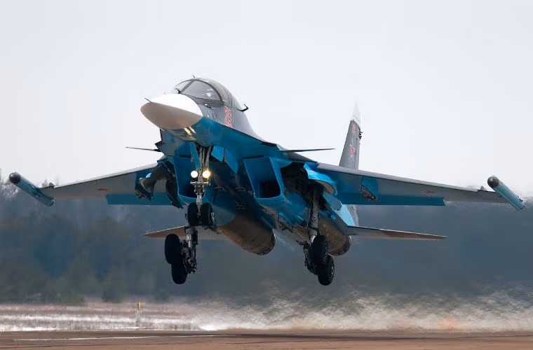 Sự có mặt của các máy bay Su-24, Su-25 và đặc biệt là Su-34 cho thấy khả năng cao sự can thiệp trực tiếp bằng không quân của Nga trong chiến chống phiến quấn IS tại Syria. Cụ thể là các đợt không kích mục tiêu mặt đất phối hợp cùng bộ binh – xe tăng Quân đội Syria tiến chiếm lại các thành phố đã lọt vào tay IS.
