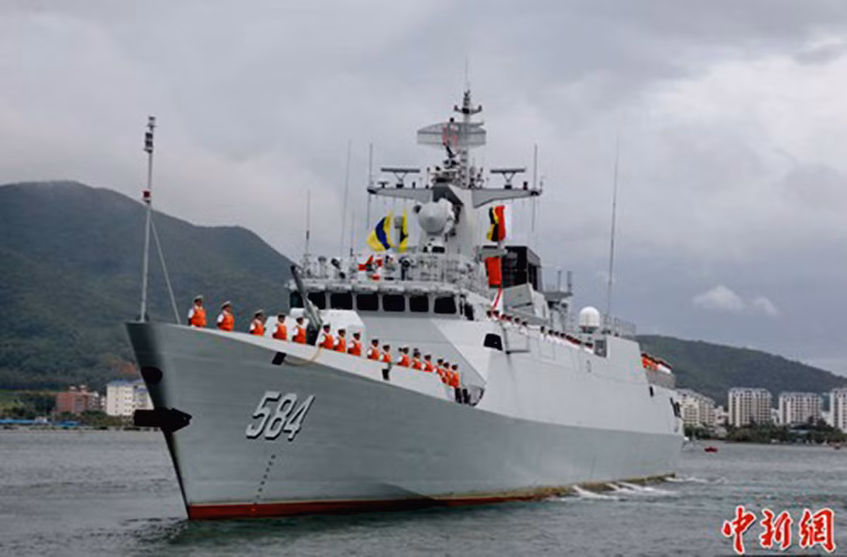 Tàu tên lửa Type 054A mang tên Xiang Tan (Trung Quốc): dài 134m, rộng 16m, lượng dãn nước 4.500 tấn, tốc độ tối đa 27hải lý/h (50 km/h), kíp thủy thủ 165 người.