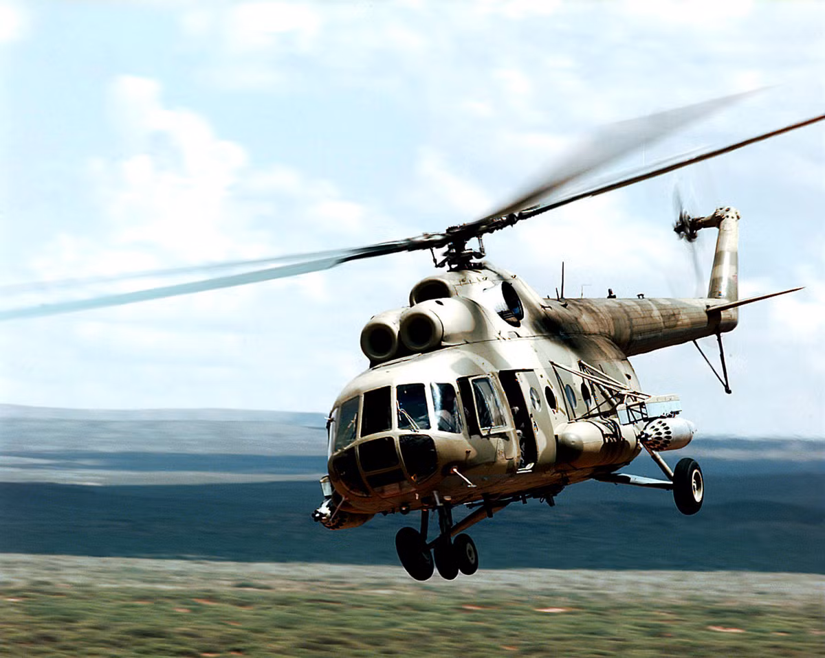 Được thiết kế để thay thế dòng Mi-8 (ảnh), Mi-38 có hình dáng bên ngoài giống những mẫu trực thăng thế hệ cũ, tuy nhiên hệ thống điều khiển có nhiều cải tiến.