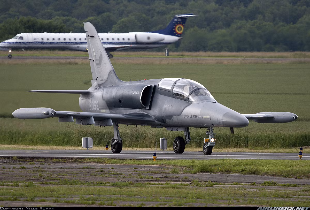 Trong buổi lễ trang trọng ở Prague có sự góp mặt của Thủ tướng Czech Bohuslav Sobotka, CEO Giuseppe Giordio của Aero Vodochody cho biết, công ty này sẵn sàng khởi động lại dây chuyền sản xuất L-159. "Chúng tôi biết có một thị trường thích hợp và chúng tôi tin rằng L-159 là máy bay duy nhất hiện có trên thị trường đã chứng minh được rằng nó thực hiện hàng loạt nhiệm vụ chiến đấu khác nhau". Nguồn ảnh: Airlines.net