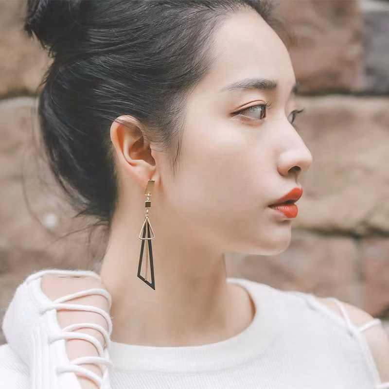 Rõ ràng những đôi khuyên tai góp phần không nhỏ giúp bạn gái thêm phần xinh đẹp, rạng rỡ. Ảnh: khanhnguyenland