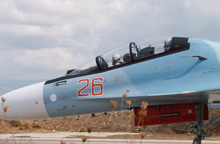Bộ vũ khí của Su-30SM sẽ nhận được sự hỗ trợ từ radar điều khiển hỏa lực Bars-R cực mạnh có tầm trinh sát 400km, theo dõi ở cự ly 200km hoặc 60km ở bán cầu sau trong chế độ không đối không. Radar có thể theo dõi 15 mục tiêu trên không cùng lúc với việc dẫn tên lửa bắn hạ 4 mục tiêu cùng lúc.