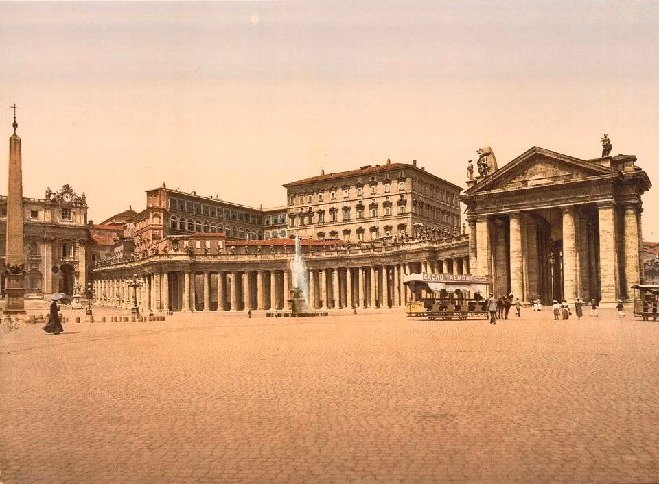 Vatican: Nằm gọn trong thủ đô Rome của Italy, Vatican – quốc gia có số dân thấp nhất thế giới luôn khiến mọi người bị cuốn hút bởi các câu chuyện về Giáo hoàng, cùng những giai thoại huyền bí về tôn giáo.