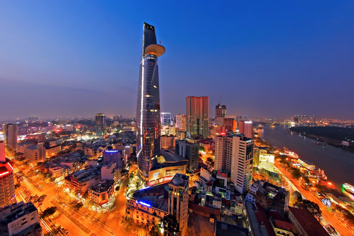 5. Thành phố Hồ Chí Minh: Năm ngoái, đây là thành phố được xếp hạng 18 trong danh sách các thành phố du lịch phát triển nhanh nhất toàn cầu của Master Card. Các đô thị khu vực phía Nam cung cấp cho du khách sự lựa chọn đa dạng, từ cuộc sống hàng ngày đến các quán cà phê ngon, các lễ hội và các sự kiện thể thao.