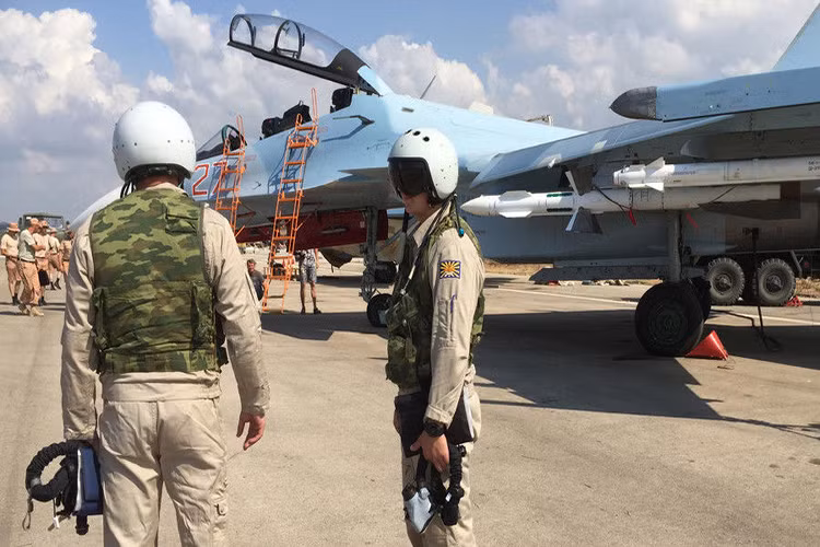 Trung tướng Alexander Fomin cũng cho biết, hiện có hơn 600 sỹ quan Myanmar đang học tập, nghiên cứu tại các trường quân sự của Nga, và trong chuyến công du lần này của Bộ trưởng Shoigu, hai bên đã ký kết thỏa thuận liên chính phủ về việc cho phép tàu chiến mỗi nước định kỳ thăm viếng lẫn nhau. Nguồn ảnh: sott.net.