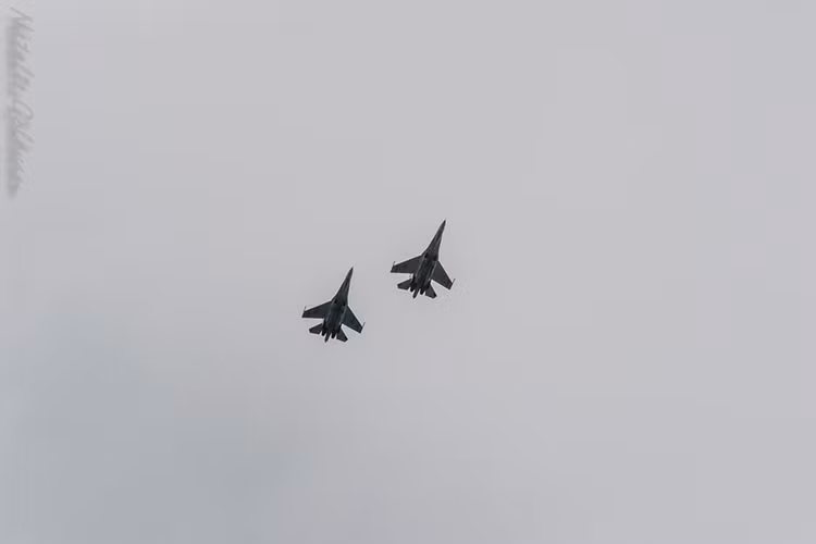 Trên bán đảo Crimea, Quân đội Nga có ít nhất 4 tiểu đoàn S-400 và từ 2-4 tiểu đoàn khác ở các khu vực lân cận thuôc Quân khu phía Nam của Nga. Trong tương lai số lượng S-400 của Nga ở phía nam được dự báo sẽ tiếp tục tăng mạnh khi nước này loại bỏ hoàn toàn các tổ hợp S-300 cũ bằng S-400 hoặc xa hơn là với S-500. Nguồn ảnh: bmpd.livejournal.
