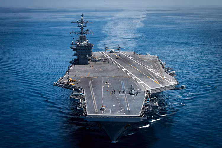 Thiết kế của USS Carl Vinson tương tự nhiều tàu sân bay hạt nhân lớp Nimitz khác của Hải quân Mỹ, nó có lượng giãn nước tối đa hơn 101.400 tấn, dài tổng thể 332,8m, mớn nước 11,3m. Nguồn ảnh: usni.org.