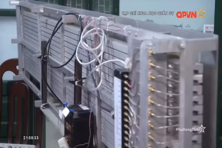 Dù chỉ mới ở dưới dạng mô hình nhưng tầm hoạt động của ăng ten mảng pha do Viện Radar phát triển lên đến 300km, hoạt động ở band X từ 8-10 GHz. Nguồn ảnh: QPVN.
