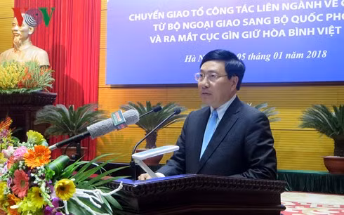 Phó Thủ tướng, Bộ trưởng Bộ Ngoại giao Phạm Bình Minh phát biểu tại lễ chuyển giao