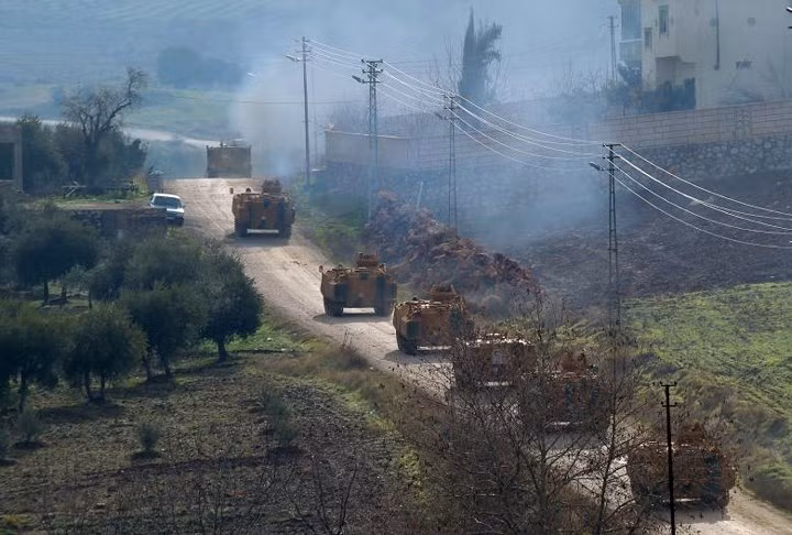 Đoàn xe quân sự Thổ Nhĩ Kỳ rầm rập tiến về Syria.
