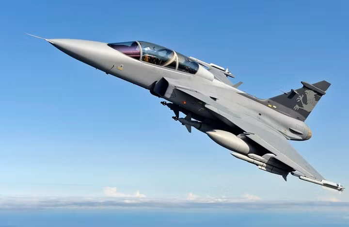 Dù có giá bán khá "dễ chịu", Saab JAS 39 Gripen vẫn được trang bị những loại vũ khí cực mạnh và có khả năng hoạt động cực kỳ linh hoạt.