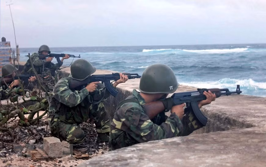 Chiến sỹ đảo An Bang (quần đảo Trường Sa) thường xuyên nâng cao cảnh giác, luyện tập sẵn sàng chiến đấu, sẵn sàng bảo vệ vững chắc chủ quyền biển, đảo Tổ quốc. (Ảnh: Hoàng Hùng/TTXVN)