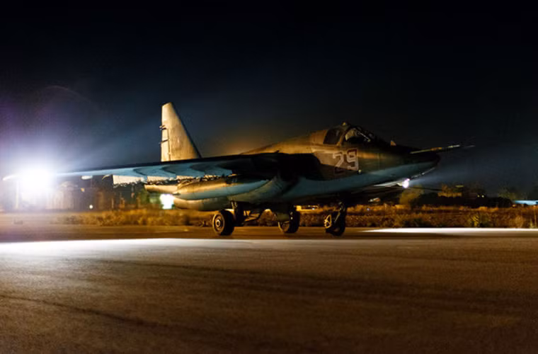 Máy bay Su-25SM đang cất cánh.