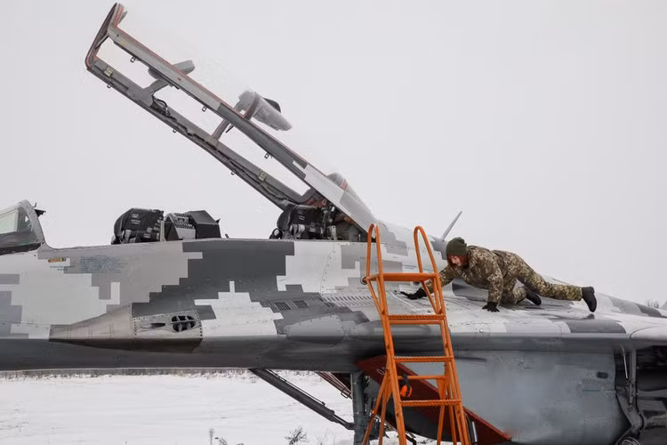 Không quân Ukraine cũng chịu tổn thất trên bầu trời Donbass. Flight International đã ước tính rằng trong cuộc chiến tranh miền Đông, quân ly khai đã bắn hạ hơn 20 máy bay Ukraine bằng tên lửa đất đối không.